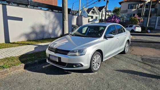 VOLKSWAGEN JETTA 2.0 TSI HIGHLINE 200CV GASOLINA 4P TIPTRONIC VOLKSWAGEN JETTA 2.0 TSI HIGHLINE 200CV GASOLINA 4P TIPTRONIC